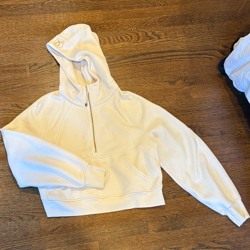 Lululemon Athletica Bone 1/2 zip Scuba *NEVER WORN